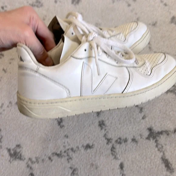 Veja V-10 Women's all White and‎ cream Leather Sneakers Euro 38 is size 7